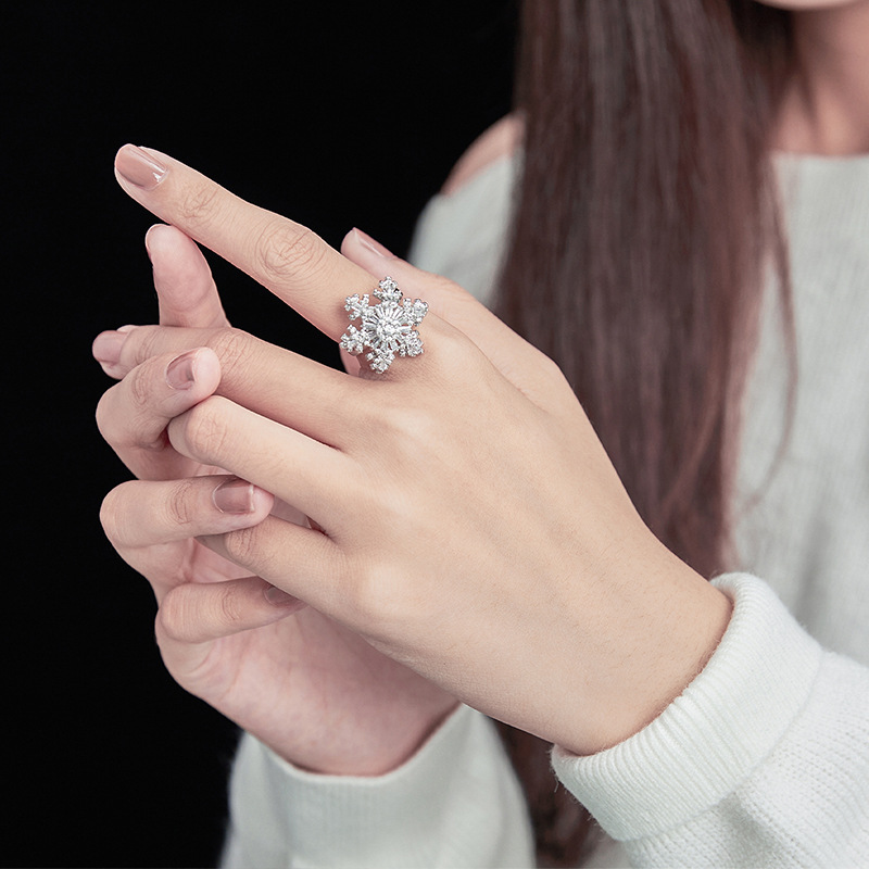 Luxury Rotatable Snowflake Ring Fashion Anti Stress Anxiety Fidget Spinner